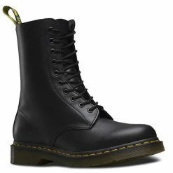 Dr. Martens Boots Dr. Martens 1490 Black Smooth 10 Eyelet Boot