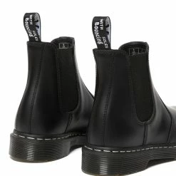 Dr. Martens Boots Dr. Martens 2976 Black Smooth White Stitch Chelsea Boot -El Naturalista store image 7e967bbe a8ad 4ec2 b0ee b66c761ba297 2048x