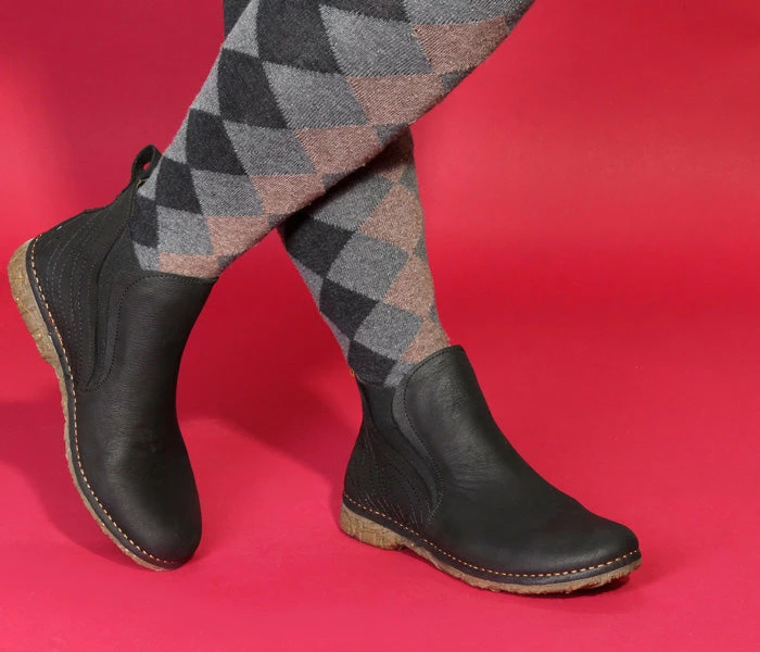 El Naturalista Ladies Boots El Naturalista 5465 Black Angkor Chelsea Boot Made In Spain 2 El Naturalista Ladies Boots El Naturalista 5465 Black Angkor Chelsea Boot Made In Spain - Image 2