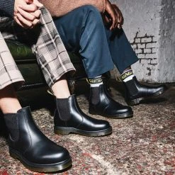 Dr. Martens Boots Dr. Martens 2976 Black Plain Welt Elastic Sided Boot -El Naturalista store image e2ebc806 3ffb 4bfb b40d fdf03beabfc8 2048x